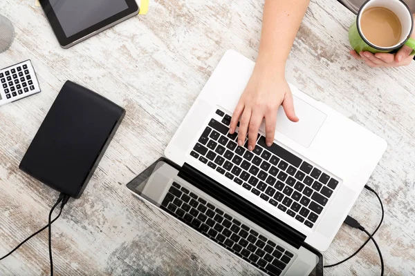 Femme au bureau à la maison — Photo