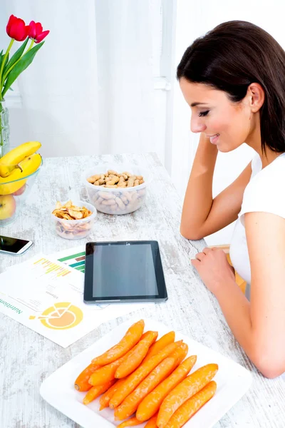 Young beautiful woman with a Tablet PC at home — Stock Photo, Image