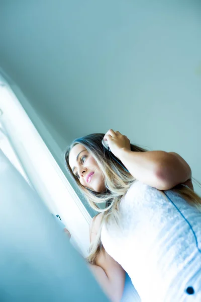 Beautiful young woman listening to Music on Headphones — Stock Photo, Image