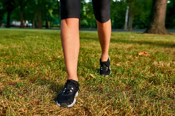 Nohy běžící žena — Stock fotografie