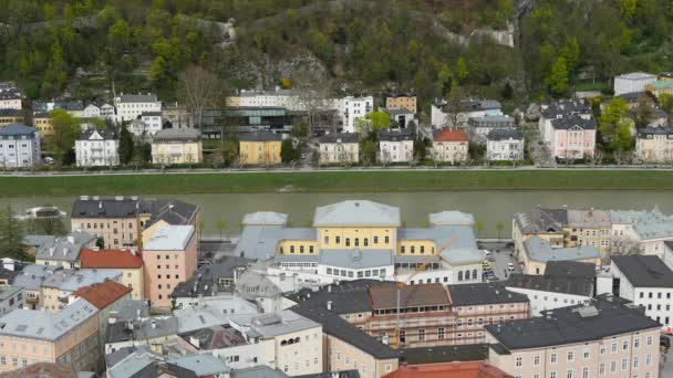 Vista Rio Salzach Enquanto Atravessa Cidade Salzburgo Áustria — Vídeo de Stock