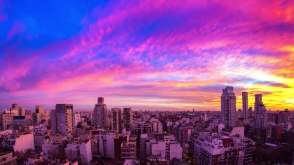 Vista Lapso Tempo Horizonte Cidade Medida Que Nuvens Coloridas Passam — Vídeo de Stock