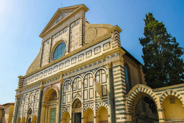 Historický kostel ve Florencii, Itálie — Stock fotografie
