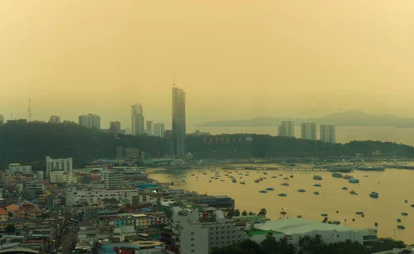 Pemandangan Panorama di pusat kota Pattaya, Thailand saat matahari terbenam — Stok Foto