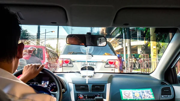 Taxifahrt in der Innenstadt von Manila — Stockfoto