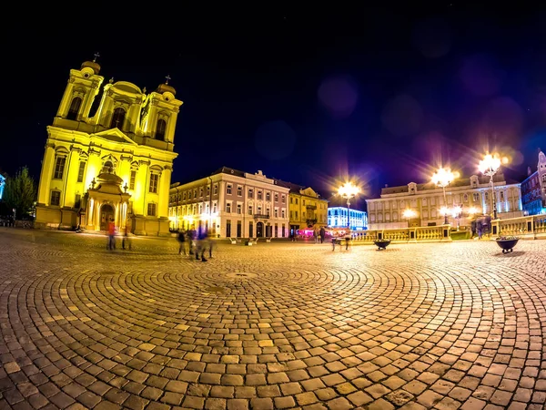 Vista sobre a praça principal em Timisoara à noite — Fotografia de Stock