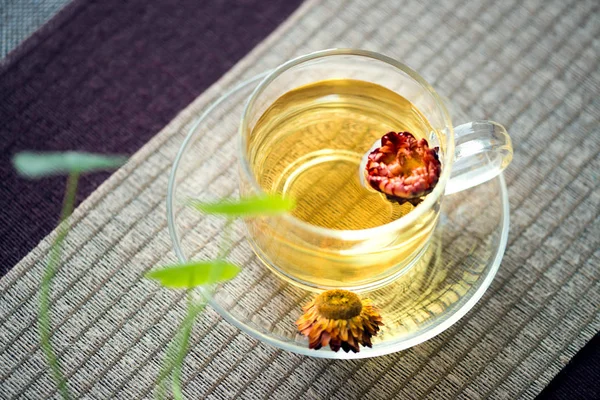 The scented tea of the Bracteantha bracteata — Stock Photo, Image