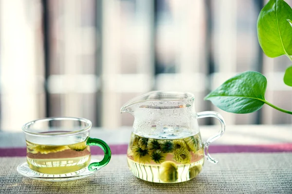 The scented tea of the Matricariarecutita — Stock Photo, Image