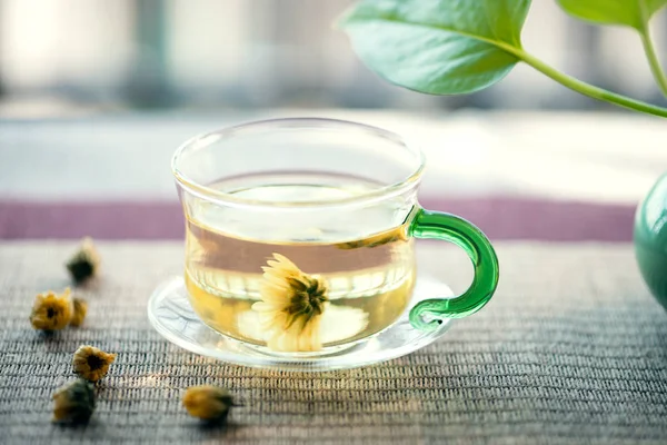 El té perfumado de la Matricariarecutita — Foto de Stock