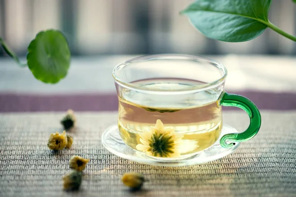 El té perfumado de la Matricariarecutita — Foto de Stock