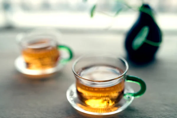 Chinesischer Schwarztee auf dem Balkon — Stockfoto