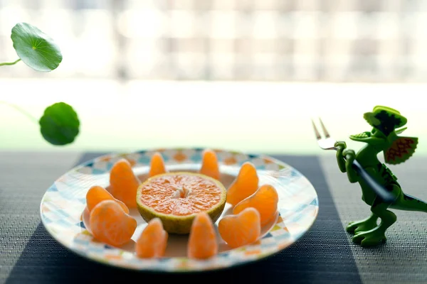Pomeranče v misce na ovoce — Stock fotografie