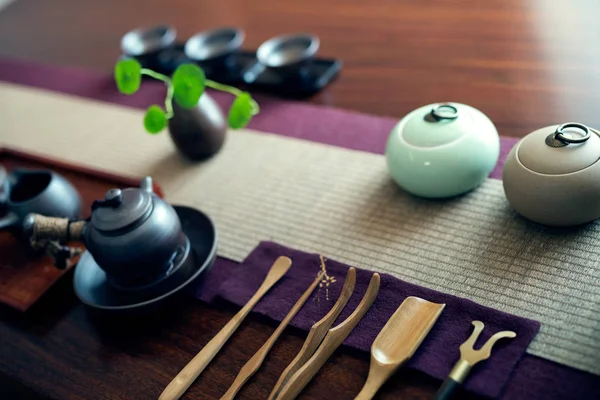 A cerimônia de chá chinês dentro de casa — Fotografia de Stock