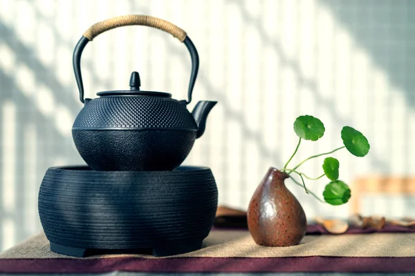 Conjunto de té asiático en mesa de madera —  Fotos de Stock