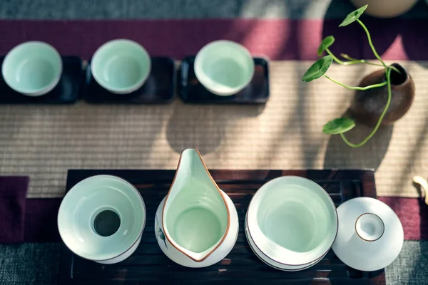 Asijská čajová sada na dřevěný stůl — Stock fotografie