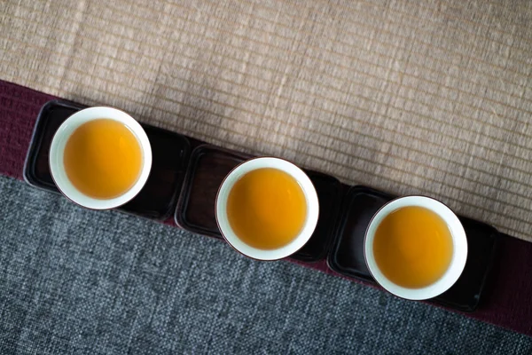 Conjunto de chá asiático na mesa de madeira — Fotografia de Stock