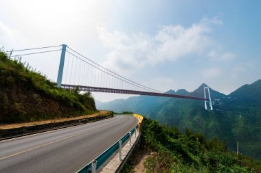 Mavi gökyüzü, sonsuz Otoban