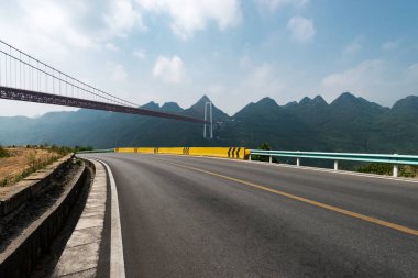 Mavi gökyüzü, sonsuz Otoban