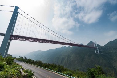 Mavi gökyüzü, sonsuz Otoban