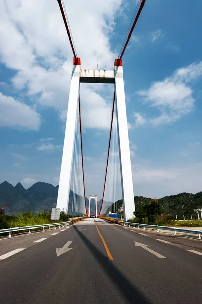 Die Brücke auf der Autobahn — Stockfoto