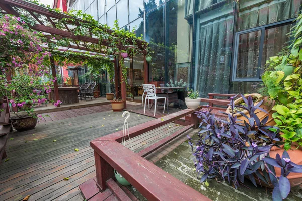 Balkon ve güzel manzara greening — Stok fotoğraf