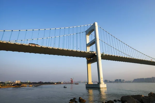 Pontes na cidade litorânea — Fotografia de Stock