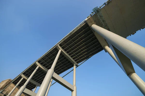 Pontes na cidade litorânea — Fotografia de Stock