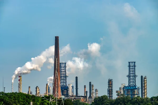 Skorstenen kemisk fabrik — Stockfoto