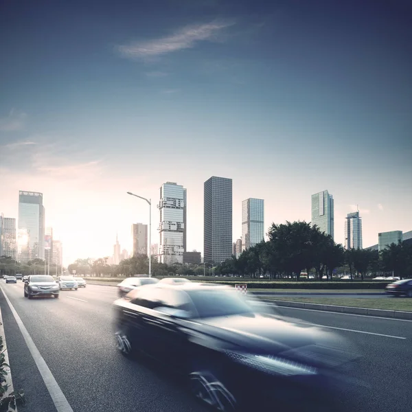 Autos nachts unterwegs — Stockfoto