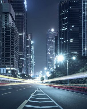 Gece trafik ışığı