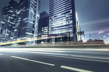 Gece trafik ışığı