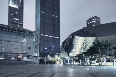 Gece trafik ışığı