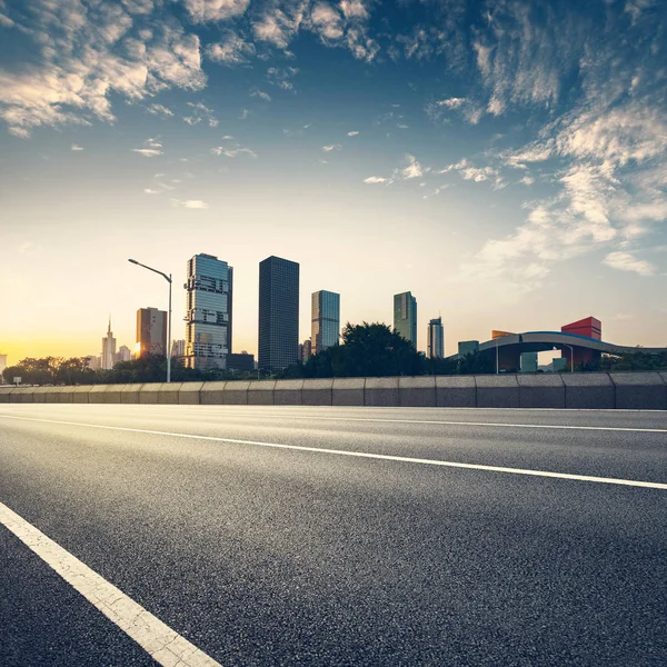 Empty asphalt road — Stock Photo, Image