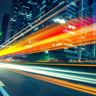 Gece trafik ışığı
