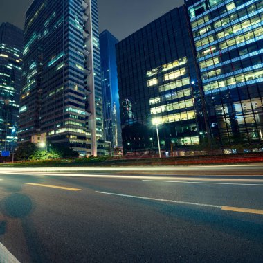 Gece trafik ışığı