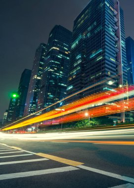 Gece trafik ışığı