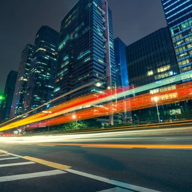 Gece trafik ışığı