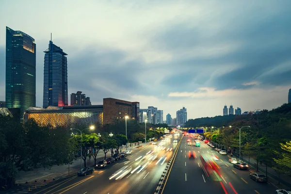 Calles de la ciudad por la noche — Foto de Stock