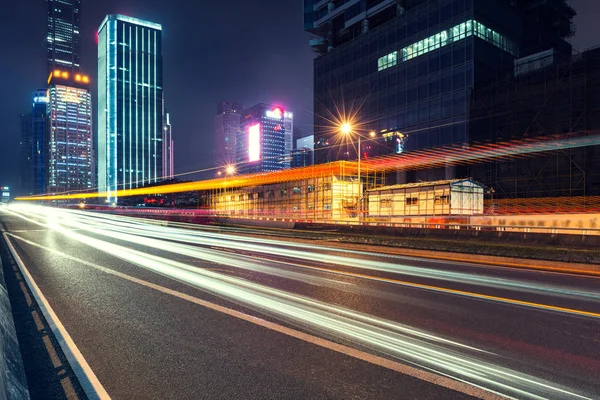 Strade della città di notte — Foto Stock