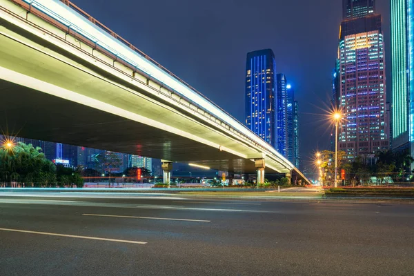 Calles de la ciudad por la noche — Foto de Stock