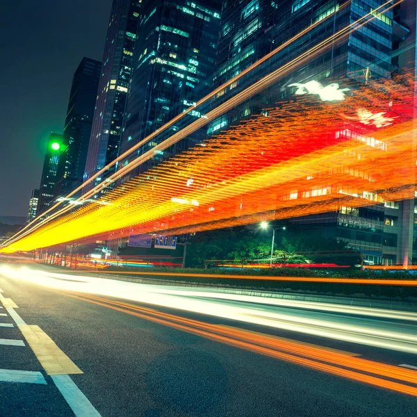 Paesaggio urbano di notte — Foto Stock