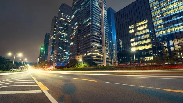 Traffic light at night — Stock Photo, Image