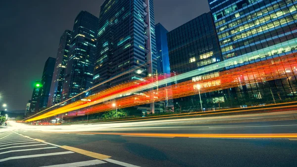 Gece trafik ışığı