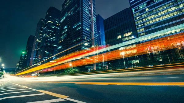 Traffic light at night — Stock Photo, Image