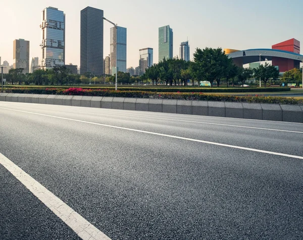 Leere Asphaltstraße — Stockfoto