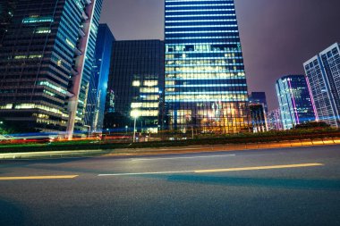 Gece trafik ışığı