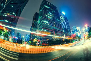 Gece trafik ışığı