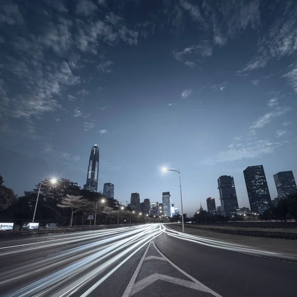 都市部の道路は — ストック写真