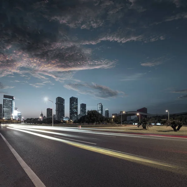 Carreteras urbanas en la ciudad —  Fotos de Stock