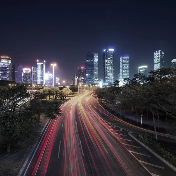 Routes urbaines dans la ville — Photo